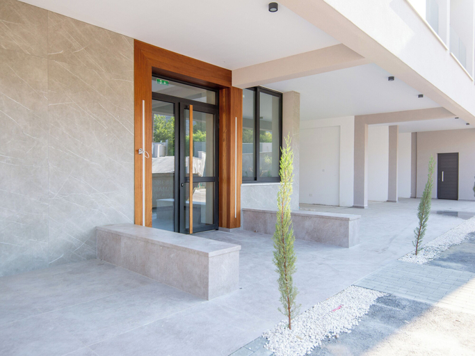 Front of property 3, Sanders River Plaza - Open 1-bdr Apt With Balcony