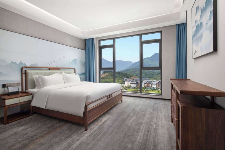 Bedroom 2, Days Inn by Wyndham Pingxiang Wugong Mountain, Pingxiang