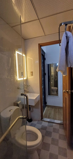 Bathroom 4, Seashine Apartment, Da Nang