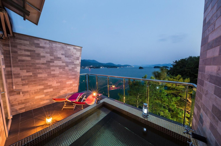 Tongyoung S468 Poolvilla, Tongyeong