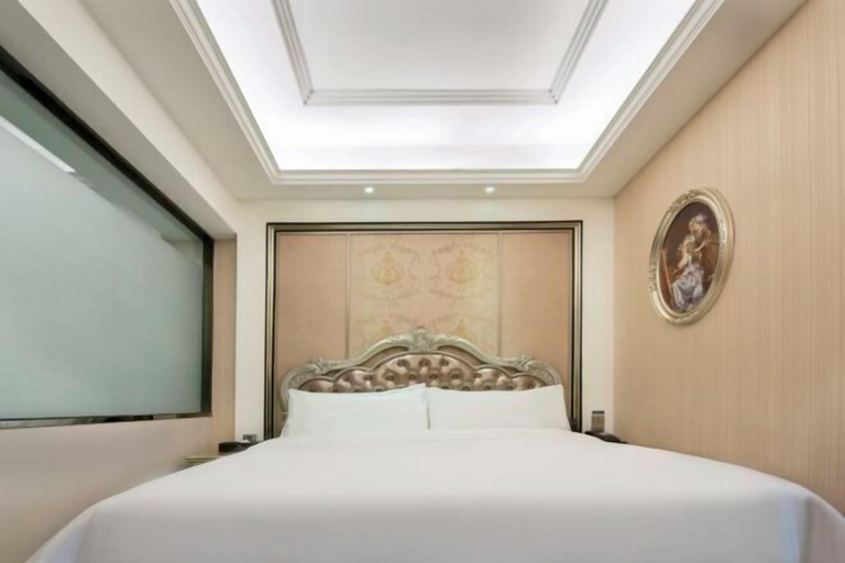 Bedroom 2, Vienna International Hotel, Changsha