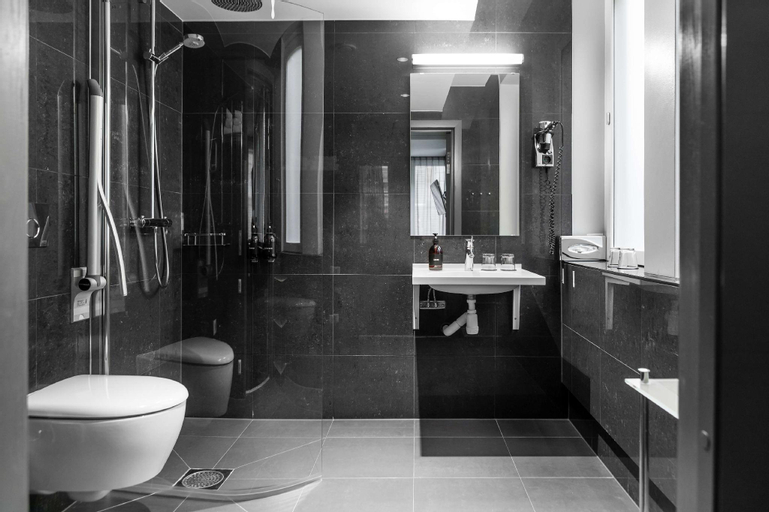 Bathroom 11