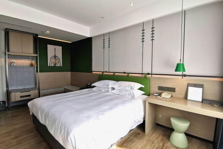 Bedroom 3, Zhouchun Hotel, Zibo