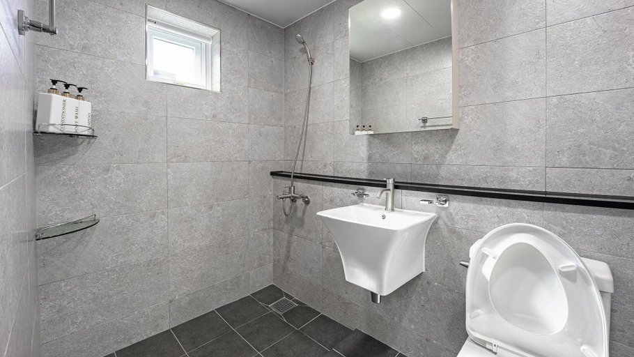 Bathroom 4, Namhae Andante Pension, Namhae