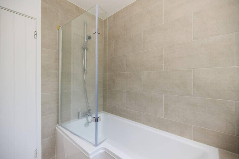 Bathroom 4, The Wandsworth Wonder - Comfortable 2bdr Flat, London