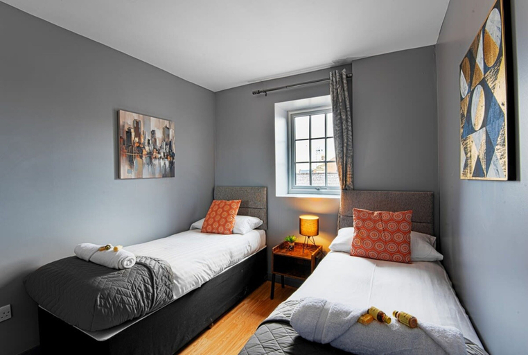 Bedroom 2, The Maelor - Berwyn House Central Wrexham, Wrexham