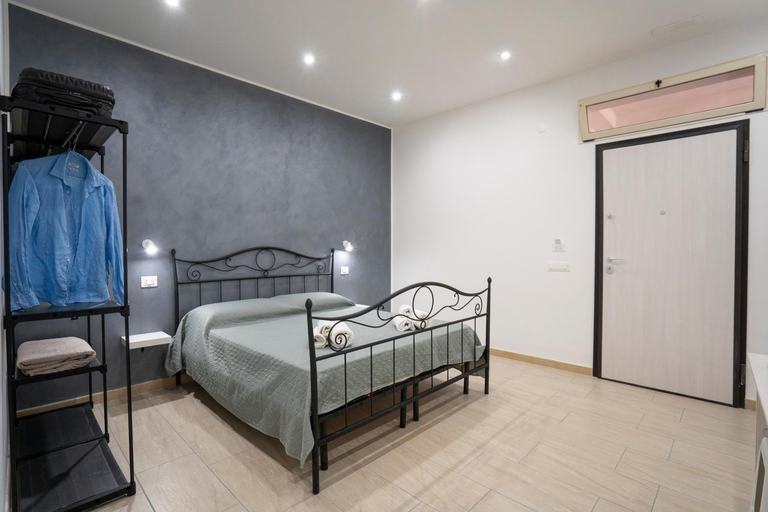 Bedroom 2, Saverio's apartment, Vibo Valentia