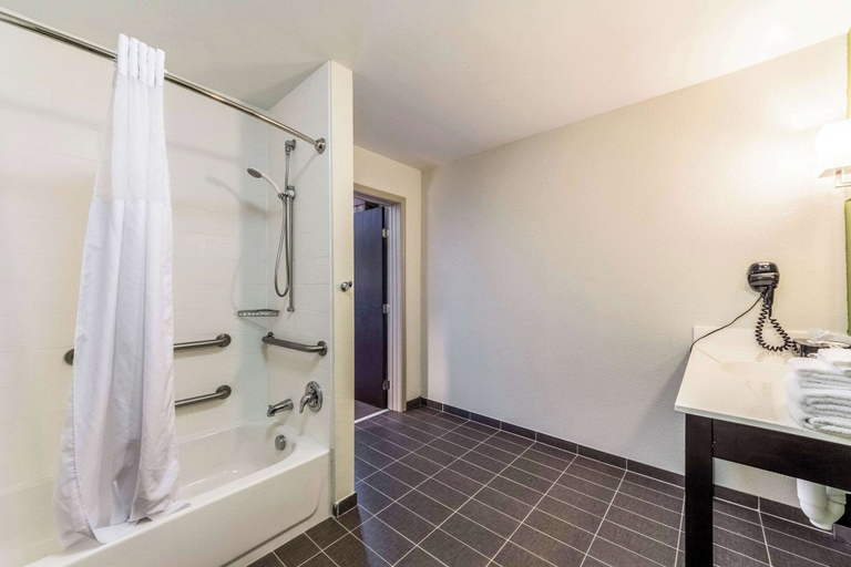 Bathroom 5, Sleep Inn & Suites Jourdanton - Pleasanton, Atascosa