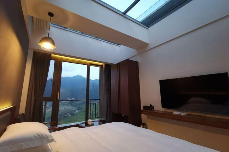 Bedroom 3, Beyond the Could Inn, Honghe Hani and Yi