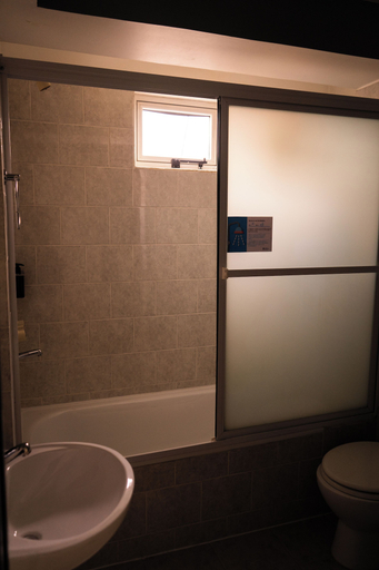 Bathroom 2, Portal Antartico, Ushuaia