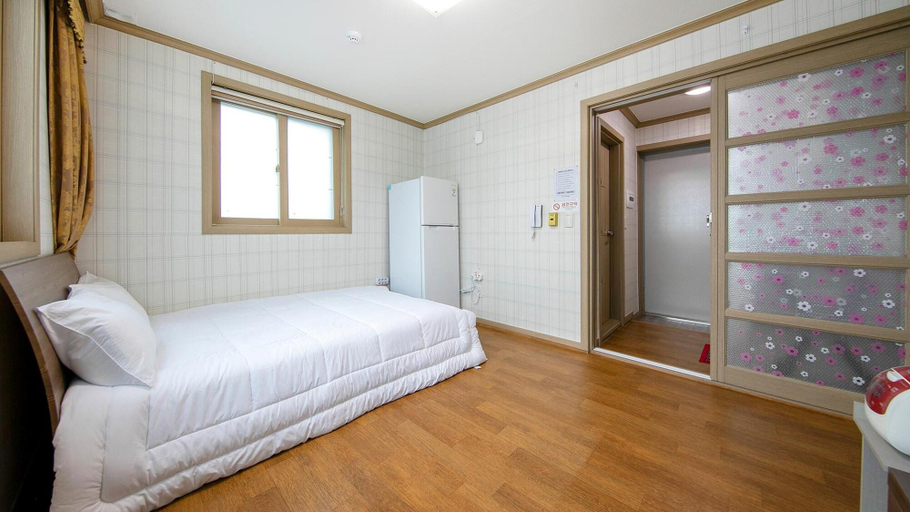 Bedroom 3, Samcheok Eoulim Pension, Samcheok