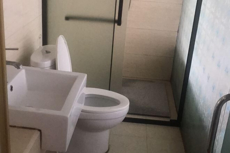 Bathroom 3, Wo'ermei Hotel, Enshi Tujia and Miao