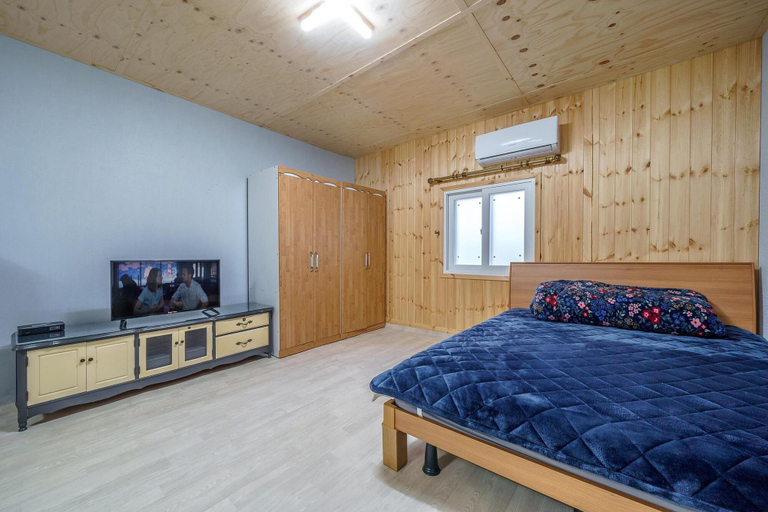 Bedroom 2, Goseong Jjun Camping Pension, Goseong