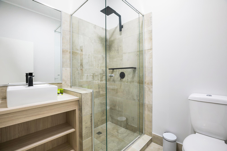 Bathroom 19