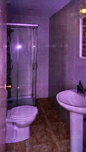 Bathroom, Hostal Sol Celeste, Girona