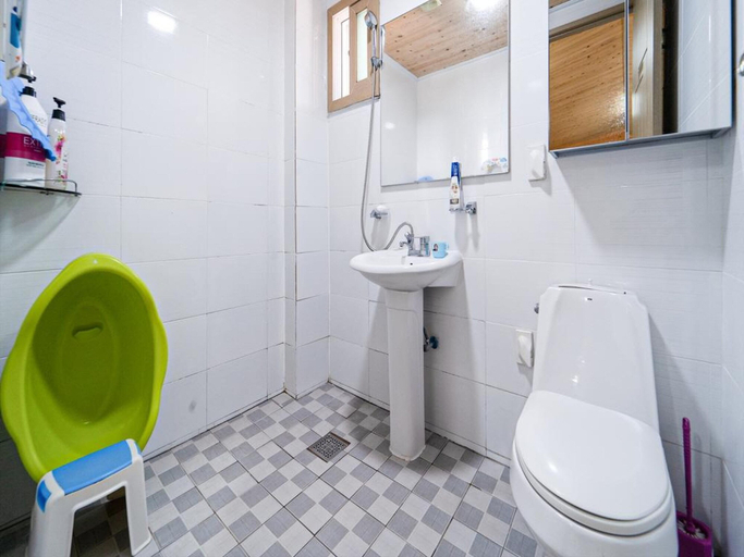 Bathroom 3, Jeju Haebaragi Pension, Seogwipo