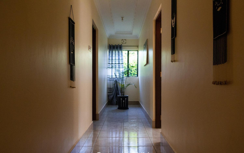 Others 4, The House of Black and White, Arusha