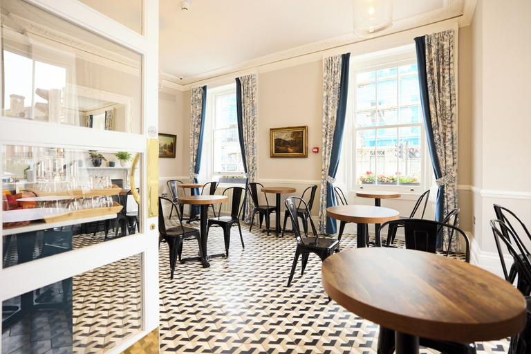 Food & Drinks 5, Prince William Hotel, London
