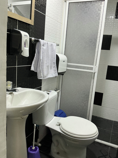 Bathroom 2, Aparta Suites Torre De Prado, Medellín