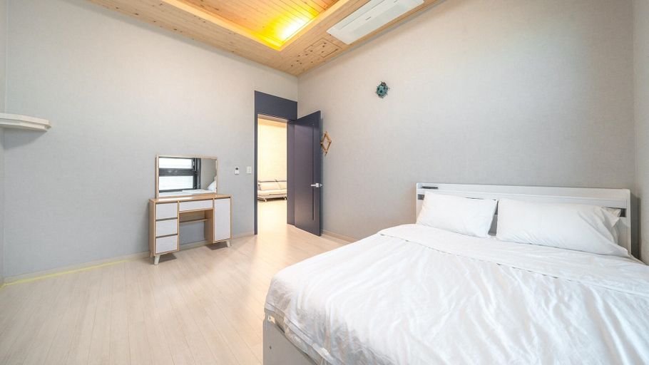 Bedroom 3, Yeosu Kinolkids Poolvilla, Yeosu