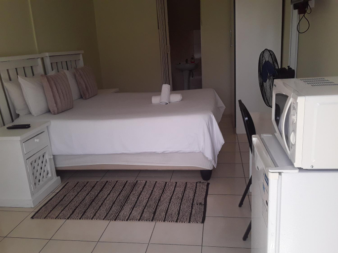 Others 5, Kuyasa guesthouse, O.R.Tambo