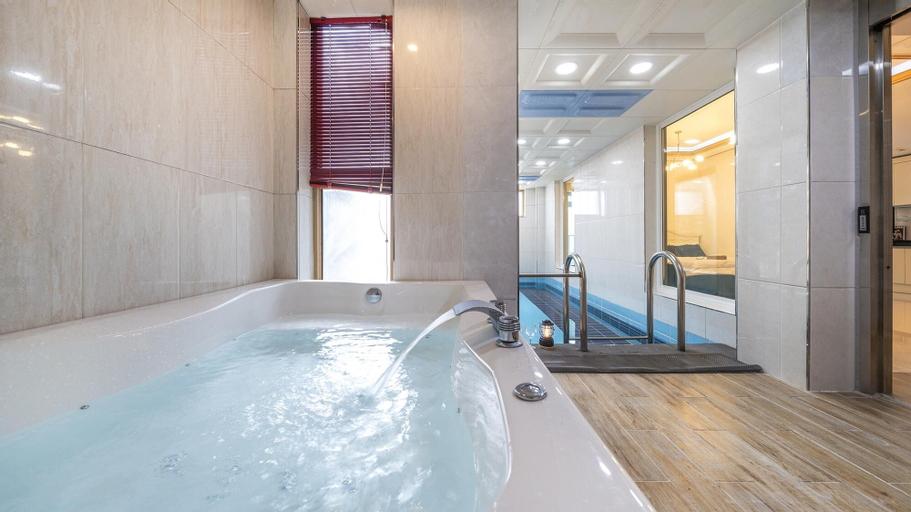 Bathroom 17