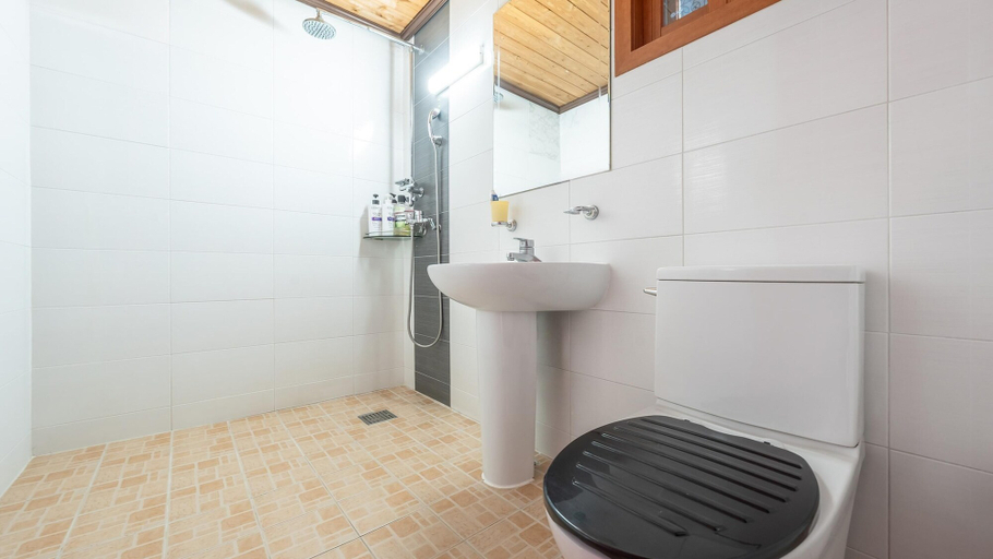 Bathroom 4, Taean Anmyeondo Hwangdo Ilmare Pension, Taean