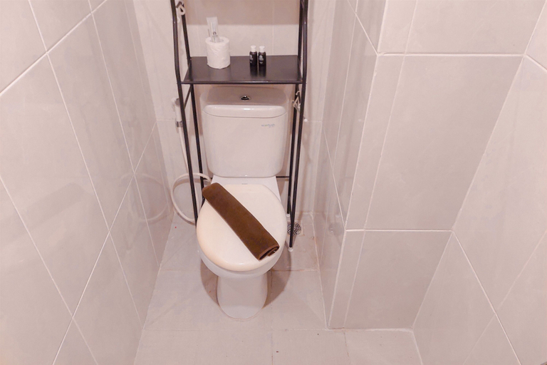 Bathroom 5, Cozy Living Studio At Serpong Garden Apartment, Tangerang
