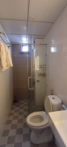 Bathroom 5, Seashine Apartment, Da Nang