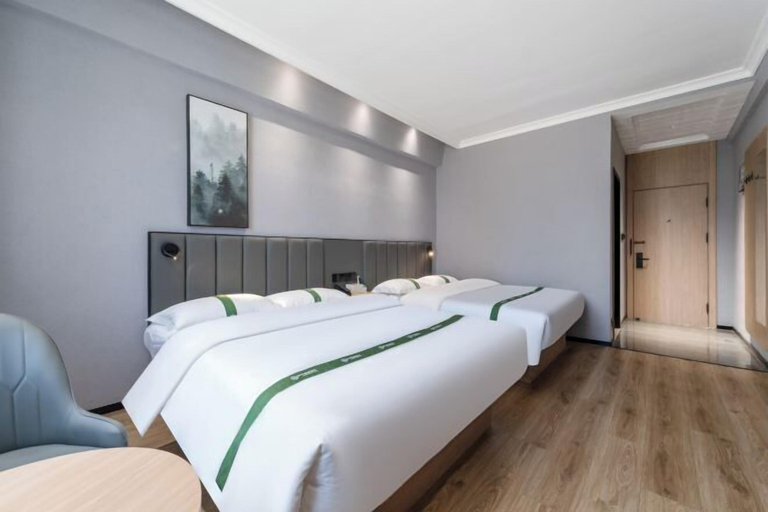 Bedroom 3, GreenTree Inn Express Hotel (Weihai High-speed Railway Terminal Port Branch), Weihai