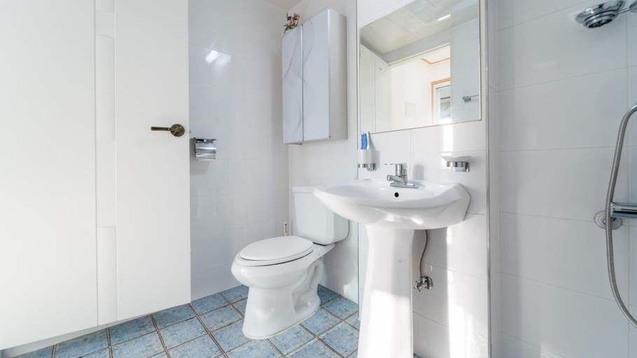 Bathroom 4, Namhae Gooreamyelmae Pension, Namhae