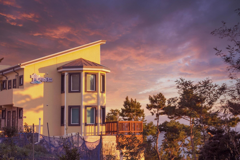 Exterior & Views, Yeosu Badawadeungdae Pension, Yeosu