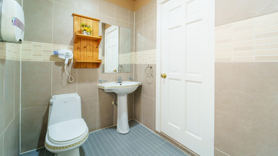 Bathroom 5, Daebudo Fullhouse Pension, Hwaseong