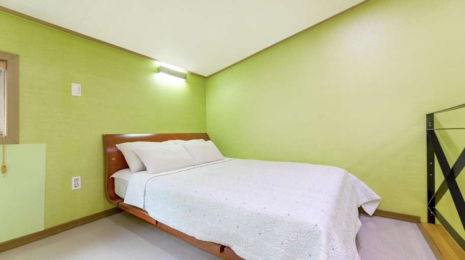 Bedroom 2, Gapyeong Gently Pension, Gapyeong