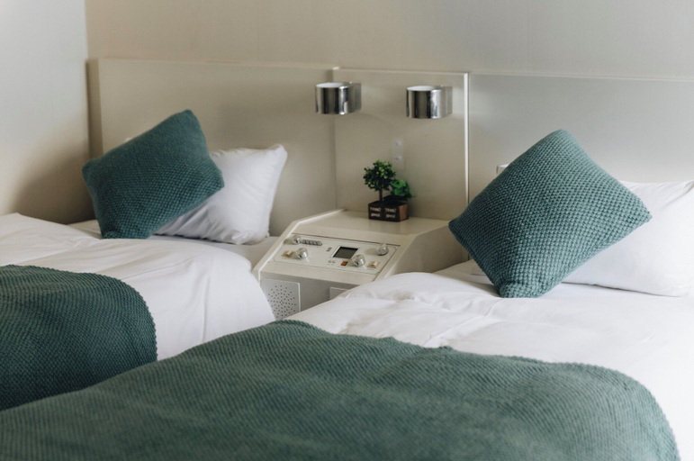 Bedroom 4, Hotel Justice, Minamiuonuma
