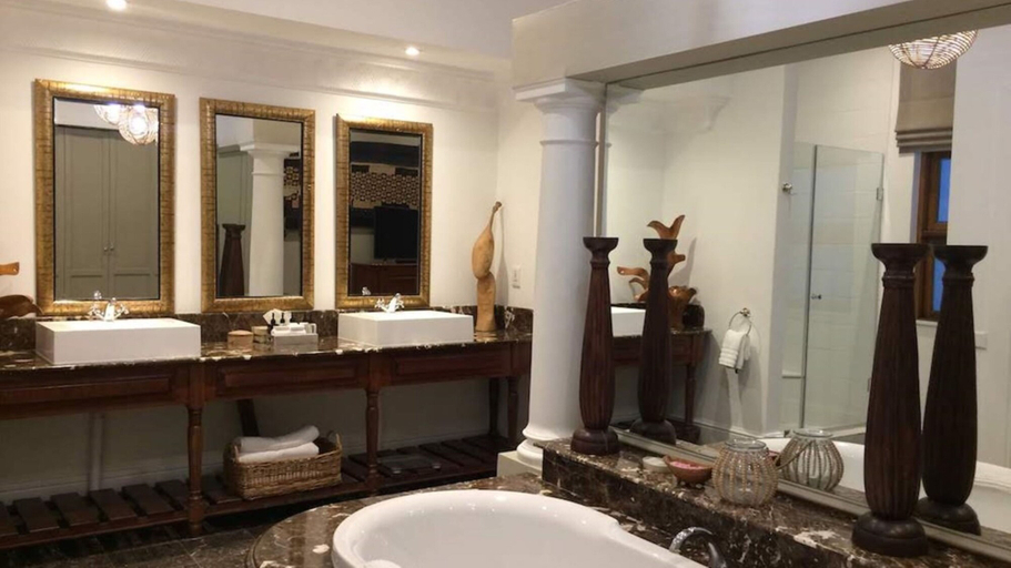 Bathroom 5, Fairlawns Boutique Hotel and Spa, City of Johannesburg