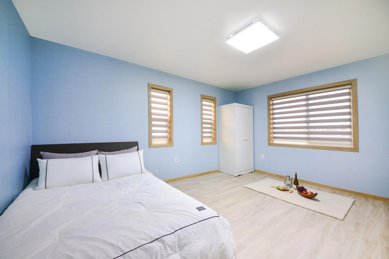 Bedroom 2, Samcheok Good Friend Pension, Samcheok
