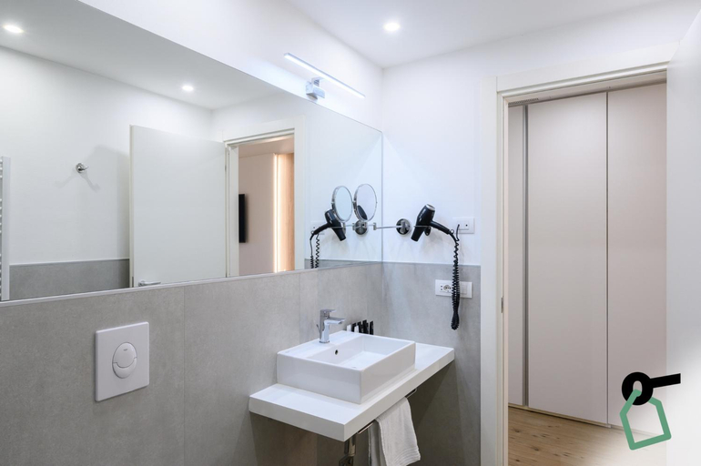 Bathroom 5, Hotiday Room Collection - Tirrenia, Pisa