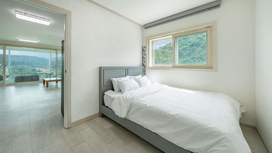 Bedroom 2, Gapyeong Nomadrium Poolvilla Pension, Gapyeong