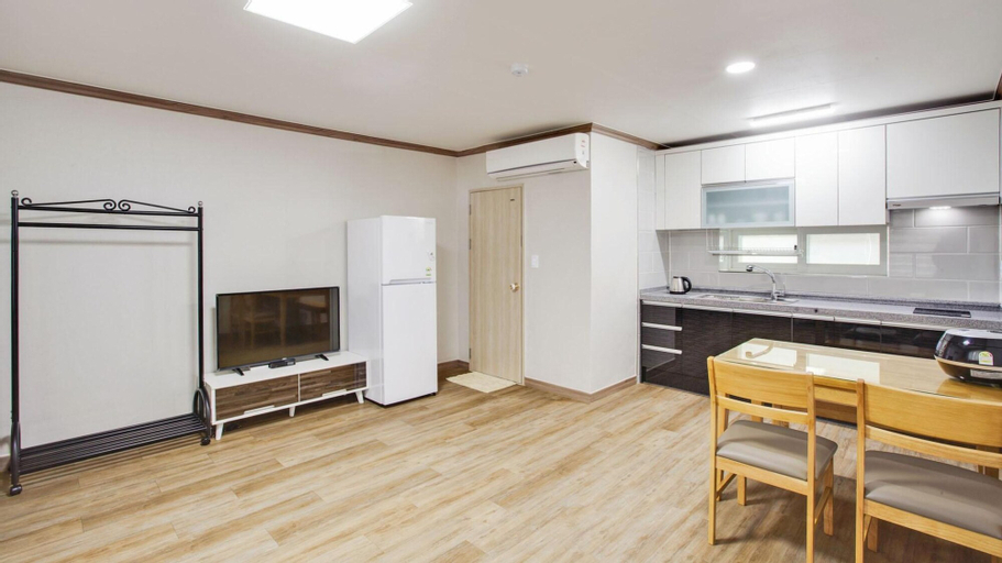 Dining Room 4