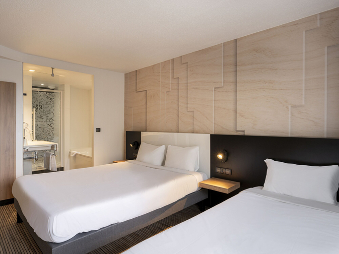 Bedroom 2, B&B HOTEL Lorient Ploemeur, Morbihan