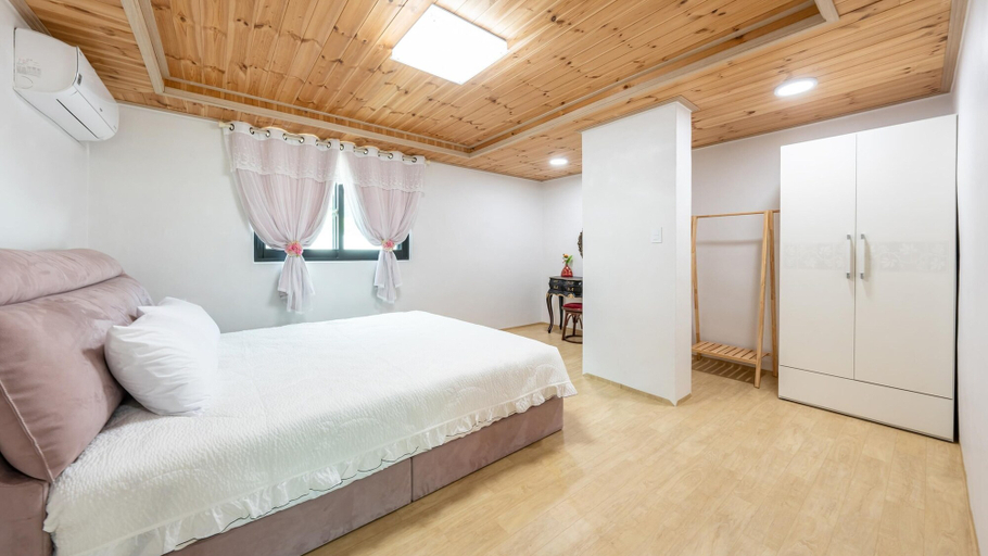Bedroom 2, Gangneung Ggabinejip Hanok Pension, Gangneung