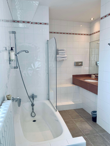 Bathroom 12