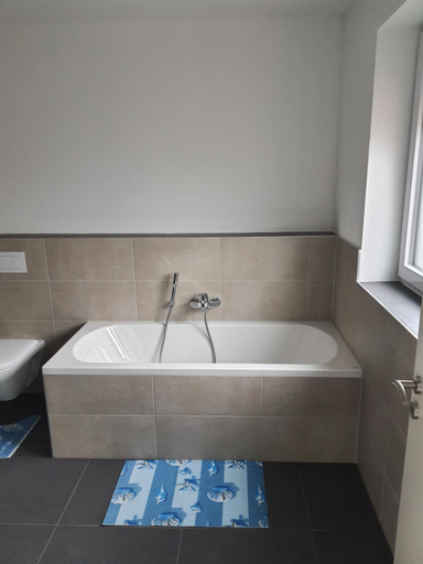 Bathroom 2, Gaste Haus Am See, Düren
