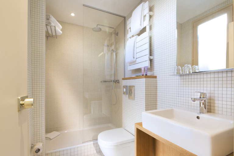 Bathroom 5, Hôtel Cordelia Opéra-Madeleine, Paris