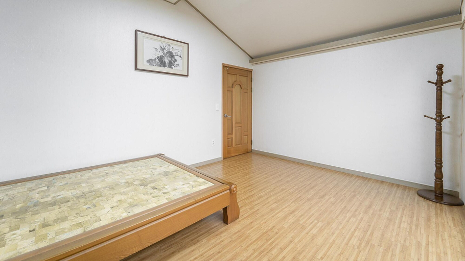 Bedroom 3, Jeju Oceancliffcottage, Jeju