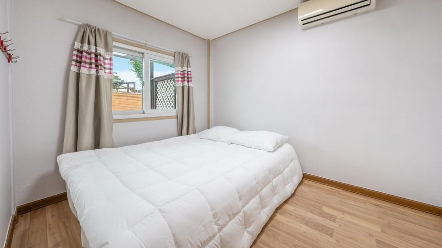 Bedroom 3, Boryeong Hiddenvillage Dokchae Poolvilla, Boryeong