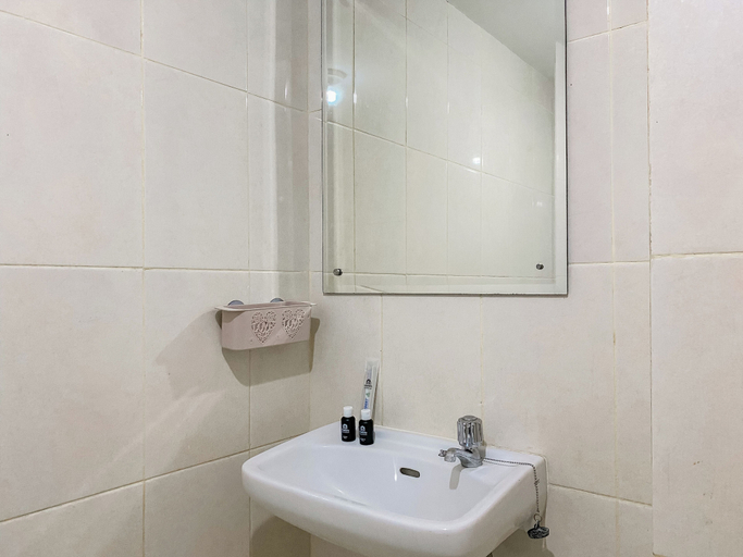 Bathroom 2, Good Place And Comfortable Studio Apartment Springlake Summarecon Bekasi, Bekasi