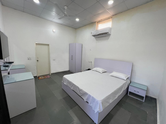 Bedroom, Zoravar Farms, Mewat