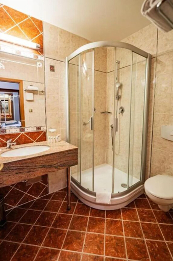 Bathroom 4, Hotel U Divadla, Praha 5
